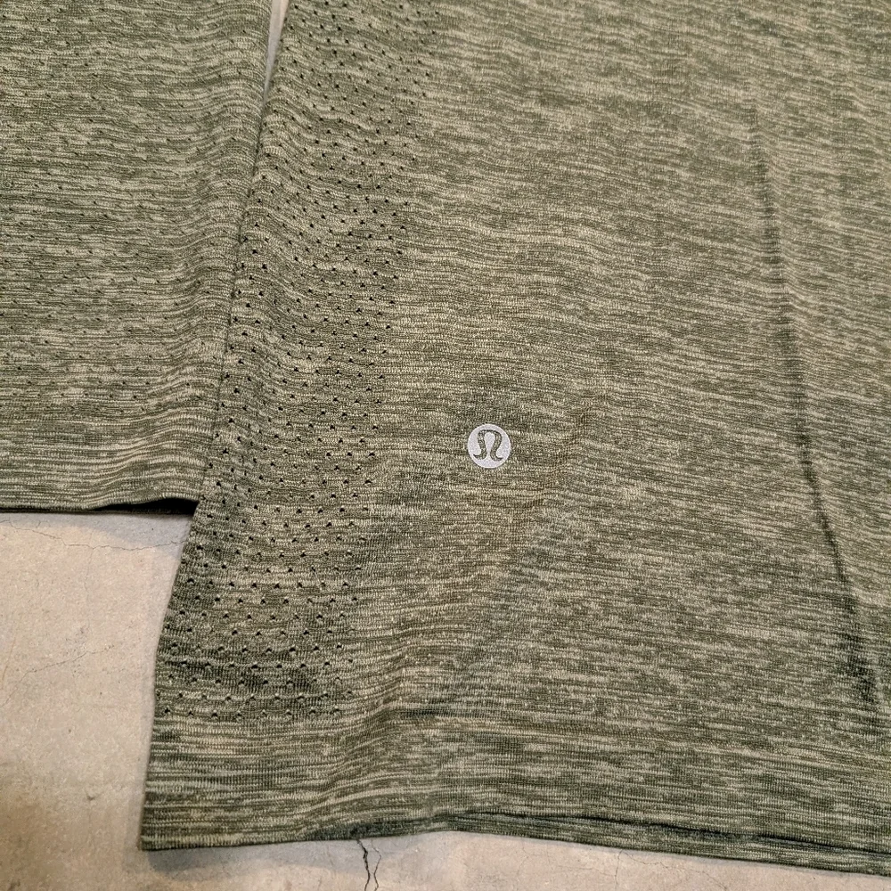 lululemon athletica Vent Tech Men's Green 1/4 Zip Sweater Long Sleeve - Picture 5 of 8